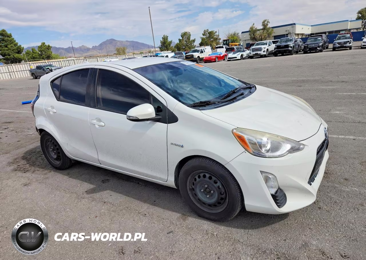 2016 Toyota Prius C Two VIN:JTDKDTB39G1590306 - 4