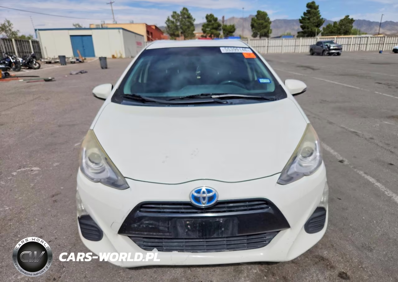 2016 Toyota Prius C Two VIN:JTDKDTB39G1590306 - 5