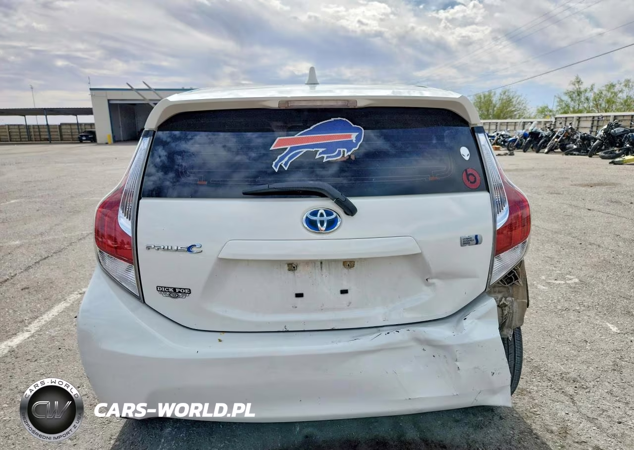 2016 Toyota Prius C Two VIN:JTDKDTB39G1590306 - 6