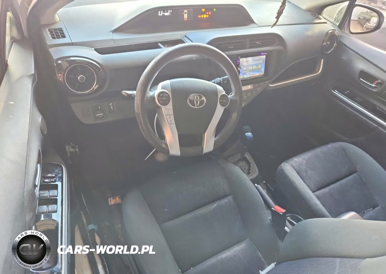 2016 Toyota Prius C Two VIN:JTDKDTB39G1590306 - 8