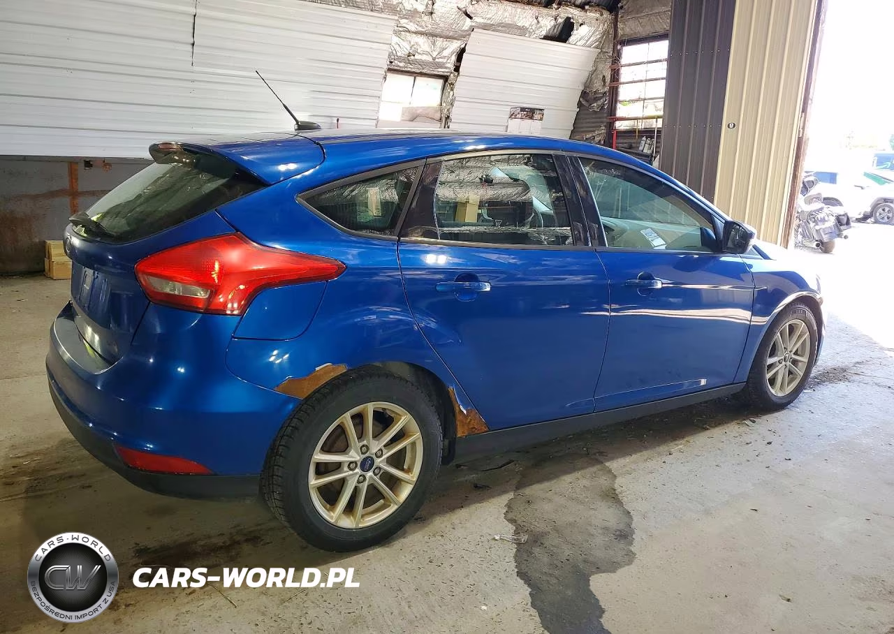 2018 Ford Focus Se VIN:1FADP3K21JL298061 - 3