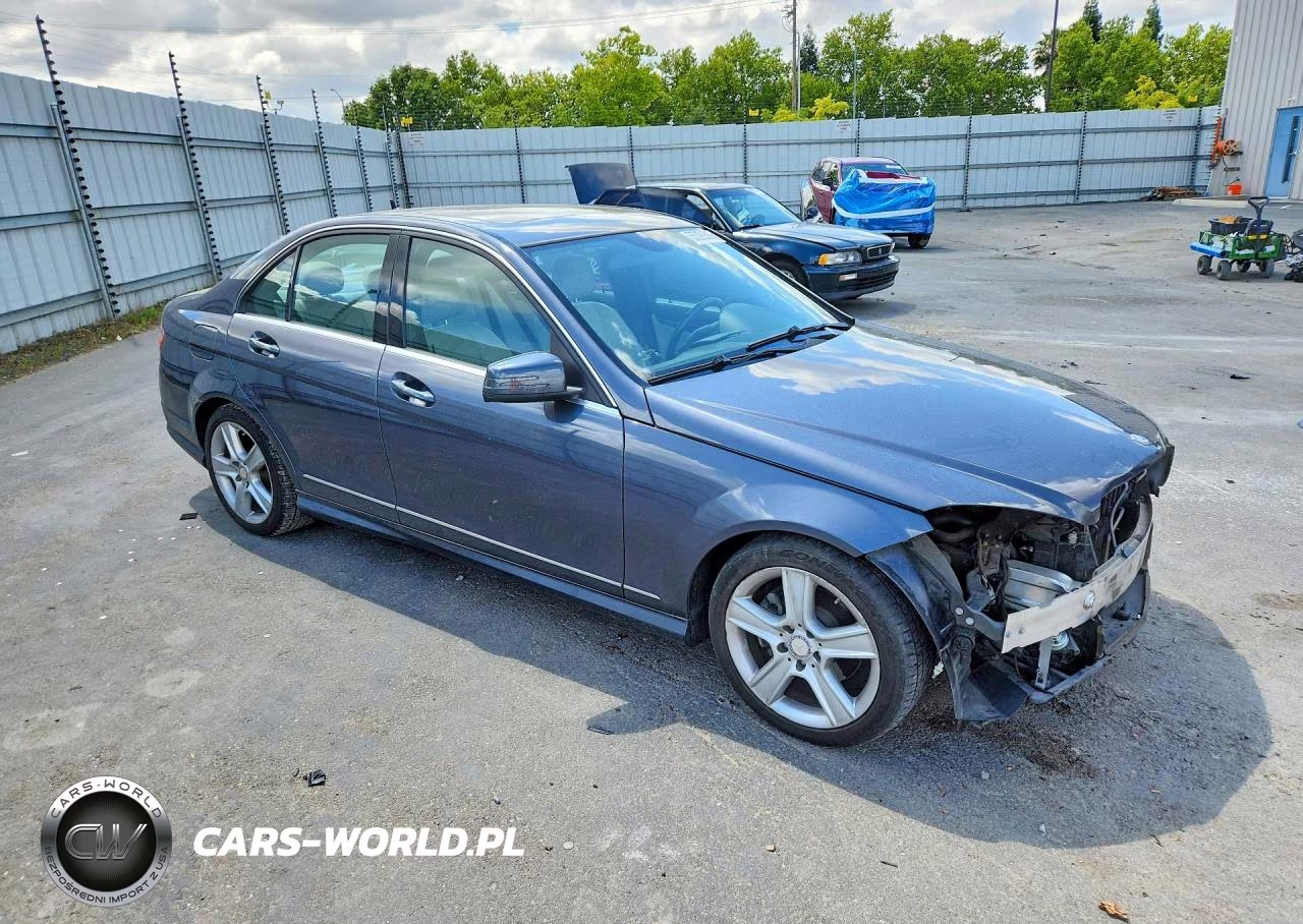 2011 Mercedes-Benz C 300 VIN:WDDGF5EB1BR174877 - 4