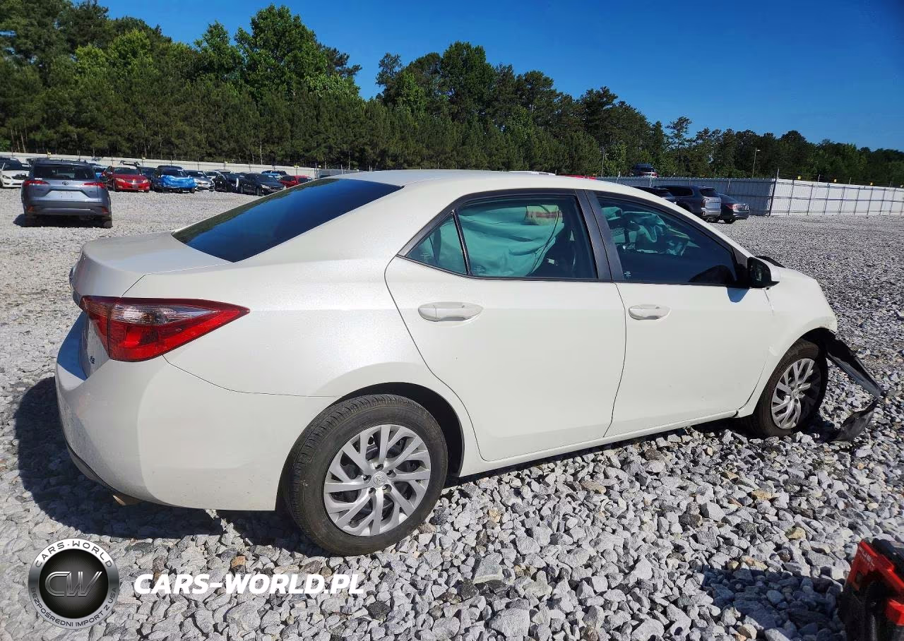 2017 Toyota Corolla Le VIN:5YFBURHE4HP735826 - 3