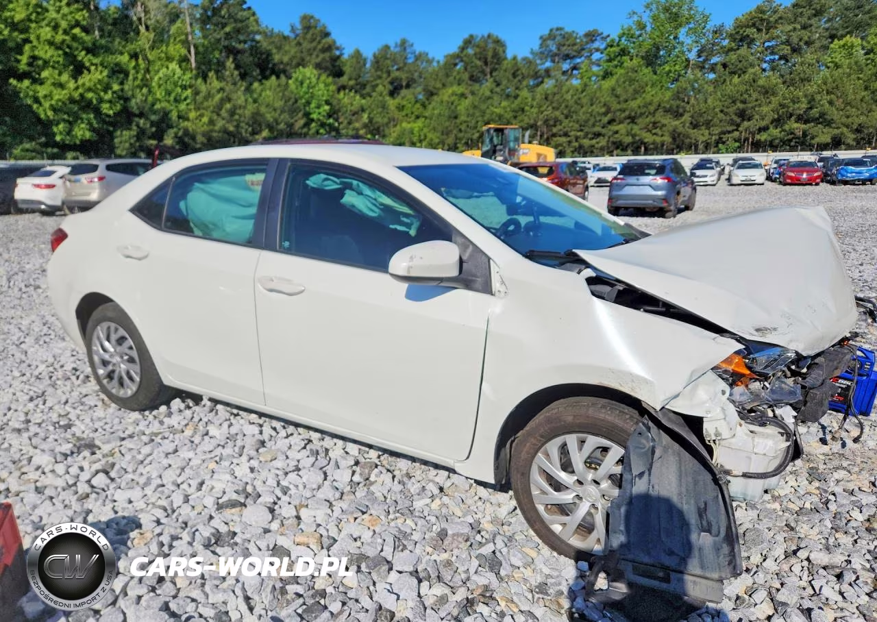 2017 Toyota Corolla Le VIN:5YFBURHE4HP735826 - 4
