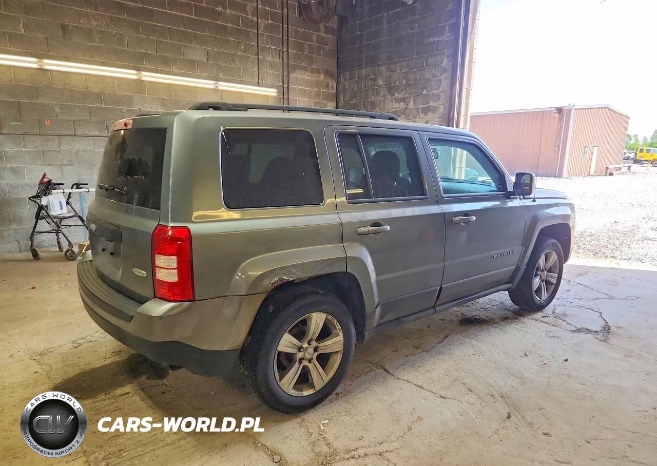 2013 Jeep Patriot Latitude VIN:1C4NJRFBXDD274286 - 3