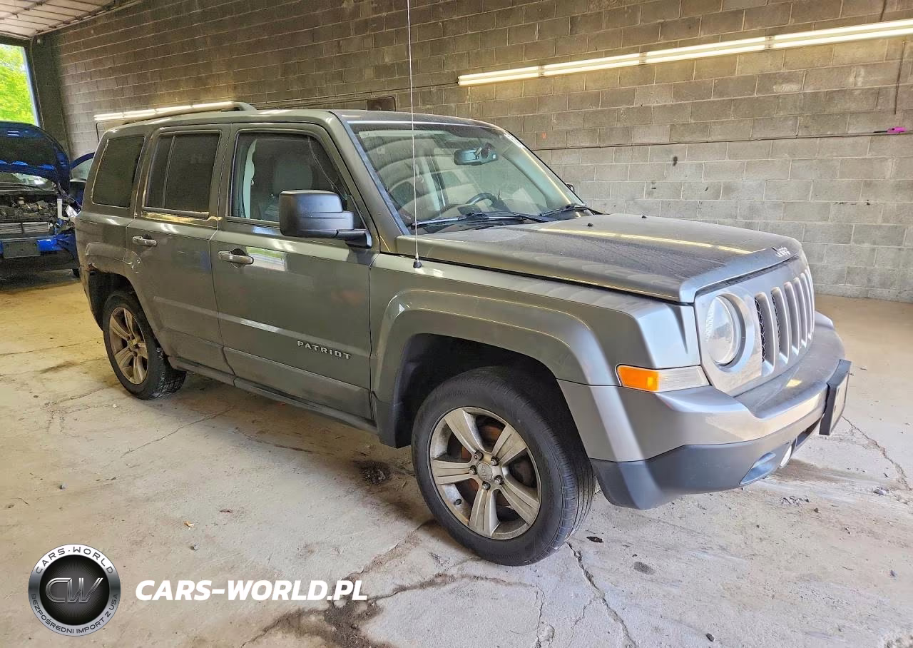 2013 Jeep Patriot Latitude VIN:1C4NJRFBXDD274286 - 4