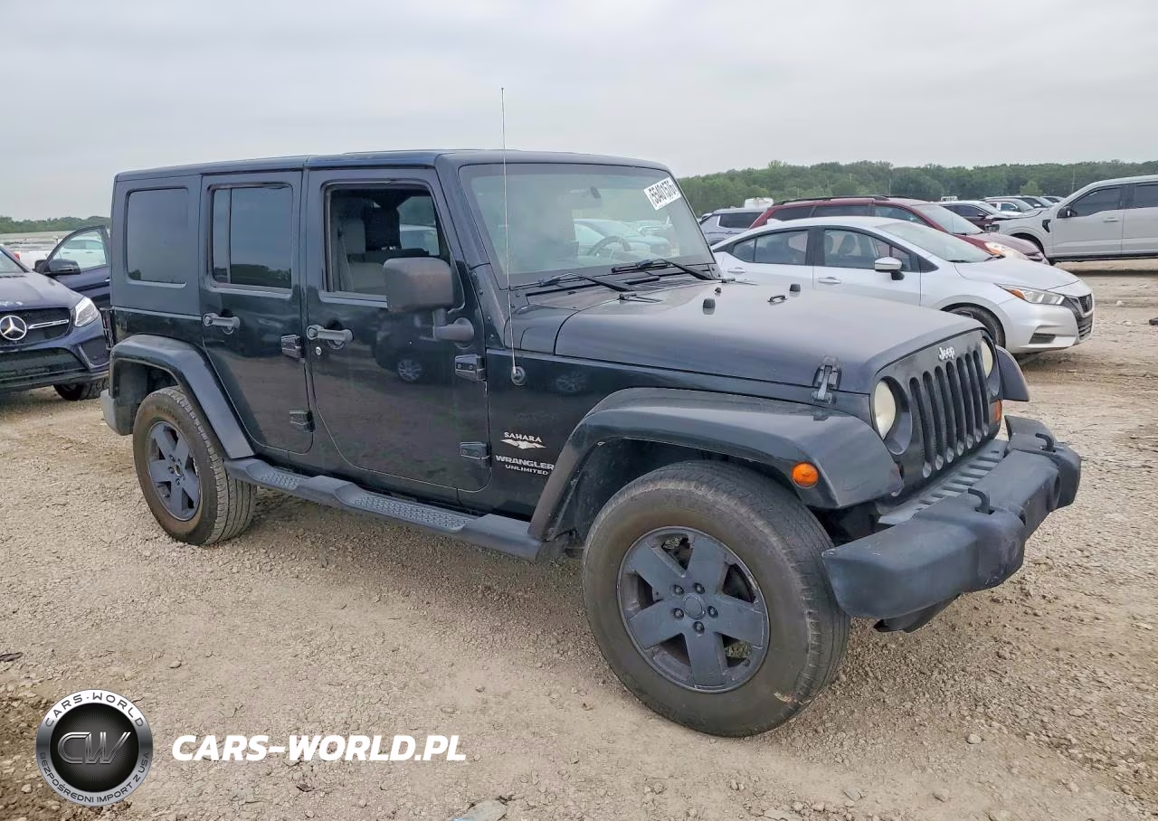 2008 Jeep Wrangler Unlimited Sahara VIN:1J8GA59148L542743 - 4