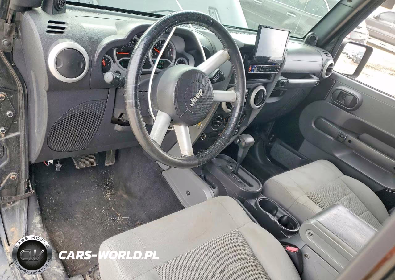 2008 Jeep Wrangler Unlimited Sahara VIN:1J8GA59148L542743 - 8