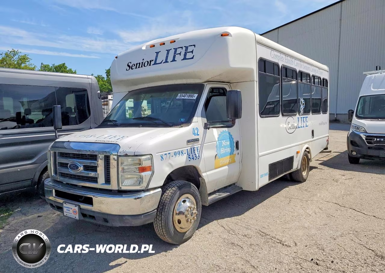 2012 Ford Econoline E450 Super Duty Cutaway Van