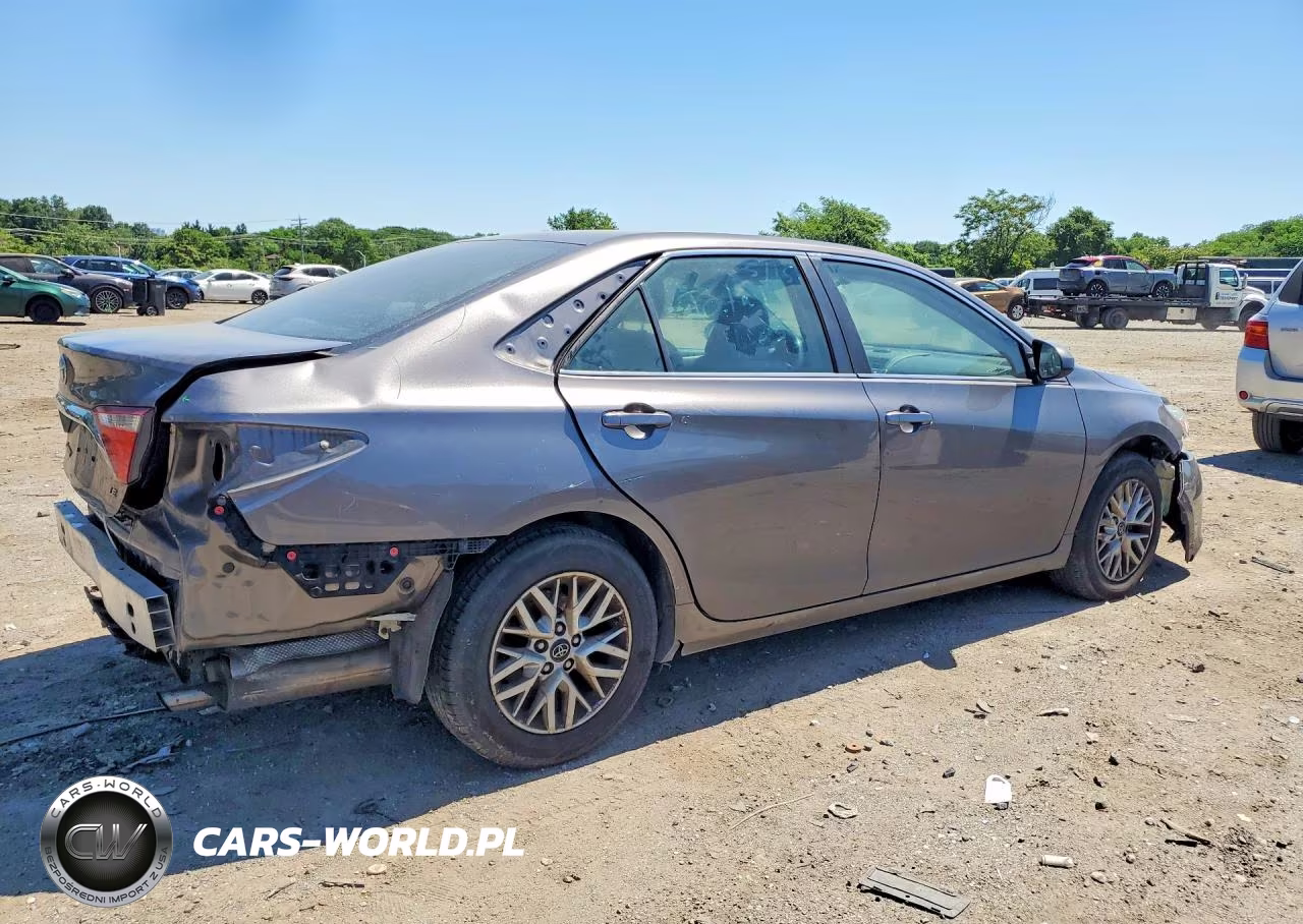 2017 Toyota Camry Le VIN:4T1BF1FK1HU721031 - 3