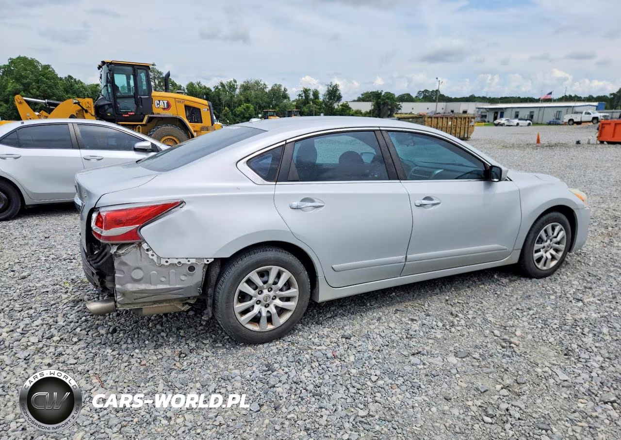 2015 Nissan Altima 2.5 S VIN:1N4AL3AP1FN922593 - 3