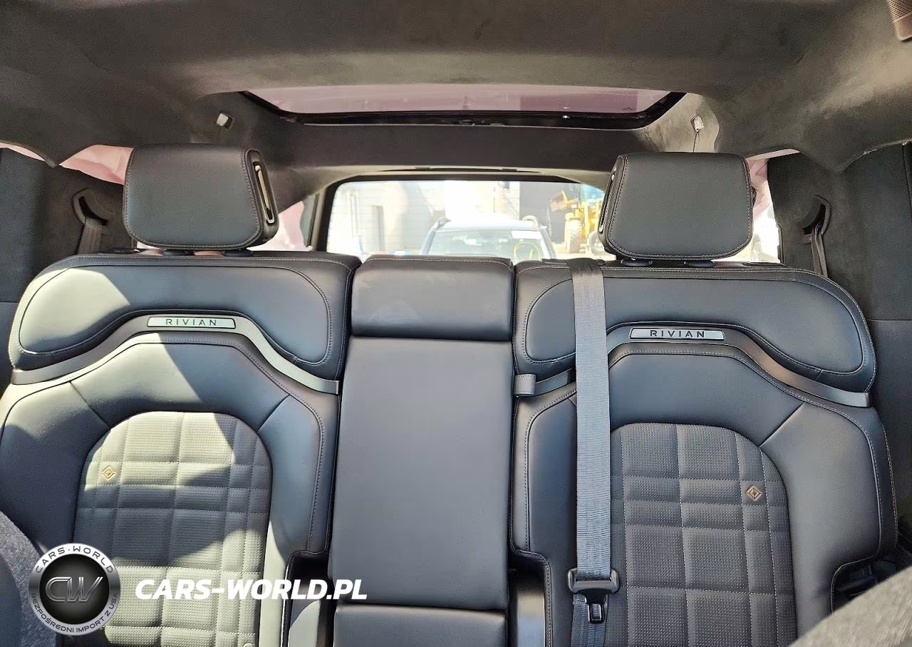 2025 Rivian R1S Premium VIN:7PDSGCBP5SN060757 - 10