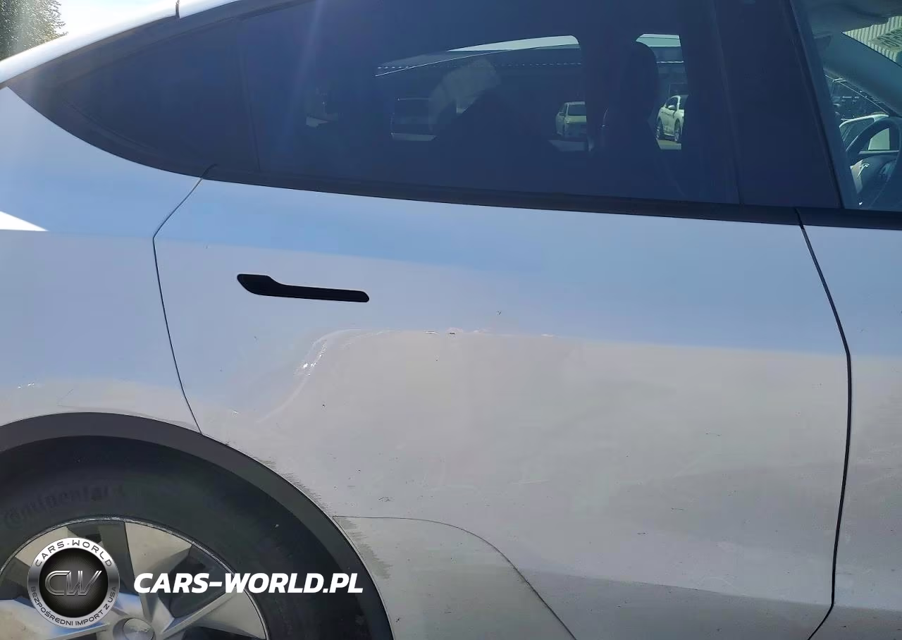 2021 Tesla Model Y VIN:5YJYGAEE9MF237781 - 10