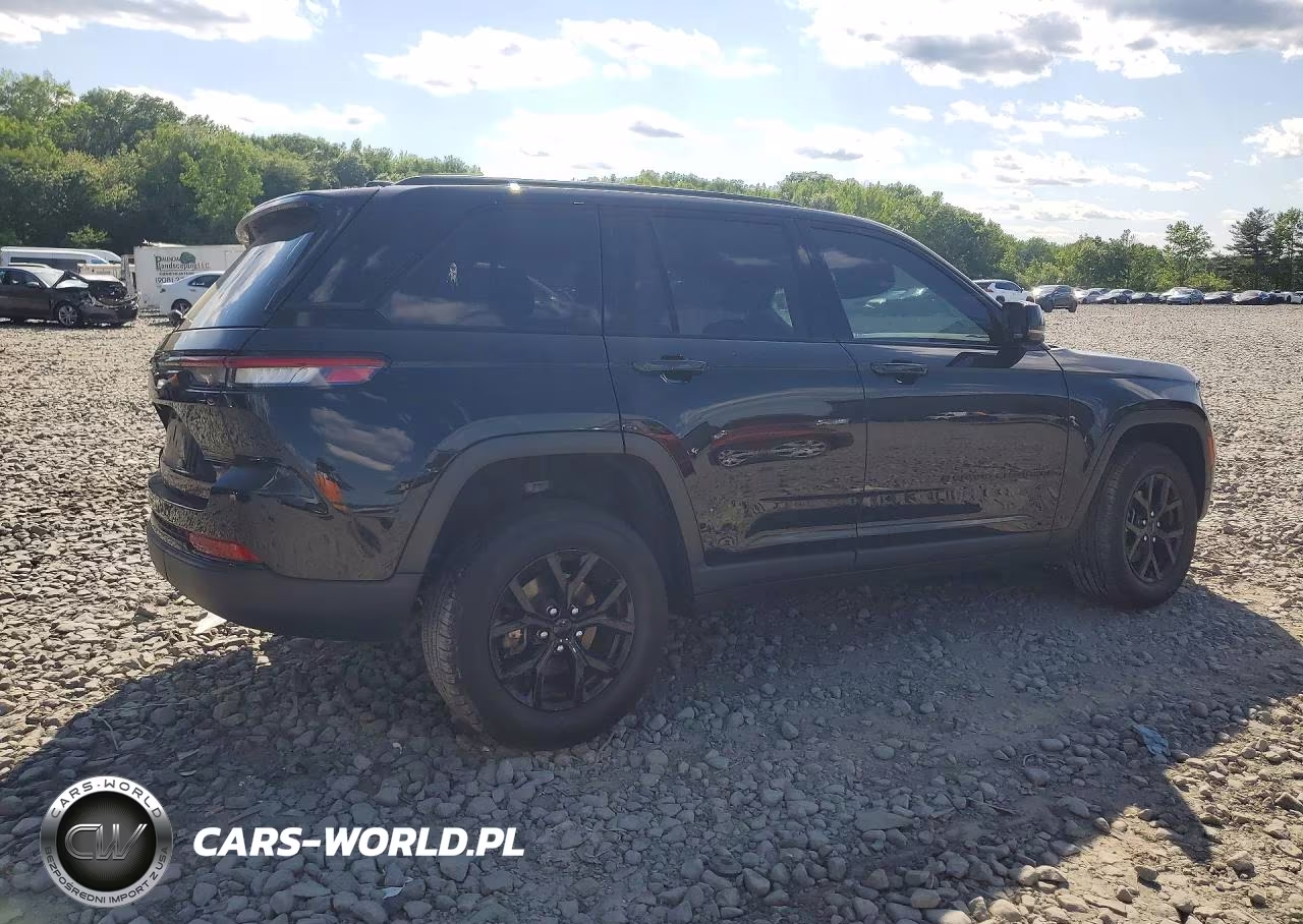 2025 Jeep Grand Cherokee Laredo VIN:1C4RJHAG6SC310721 - 3