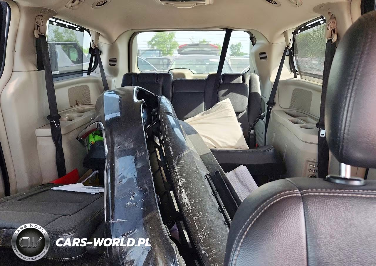 2012 Chrysler Town & Country Touring L VIN:2C4RC1CG2CR181674 - 10