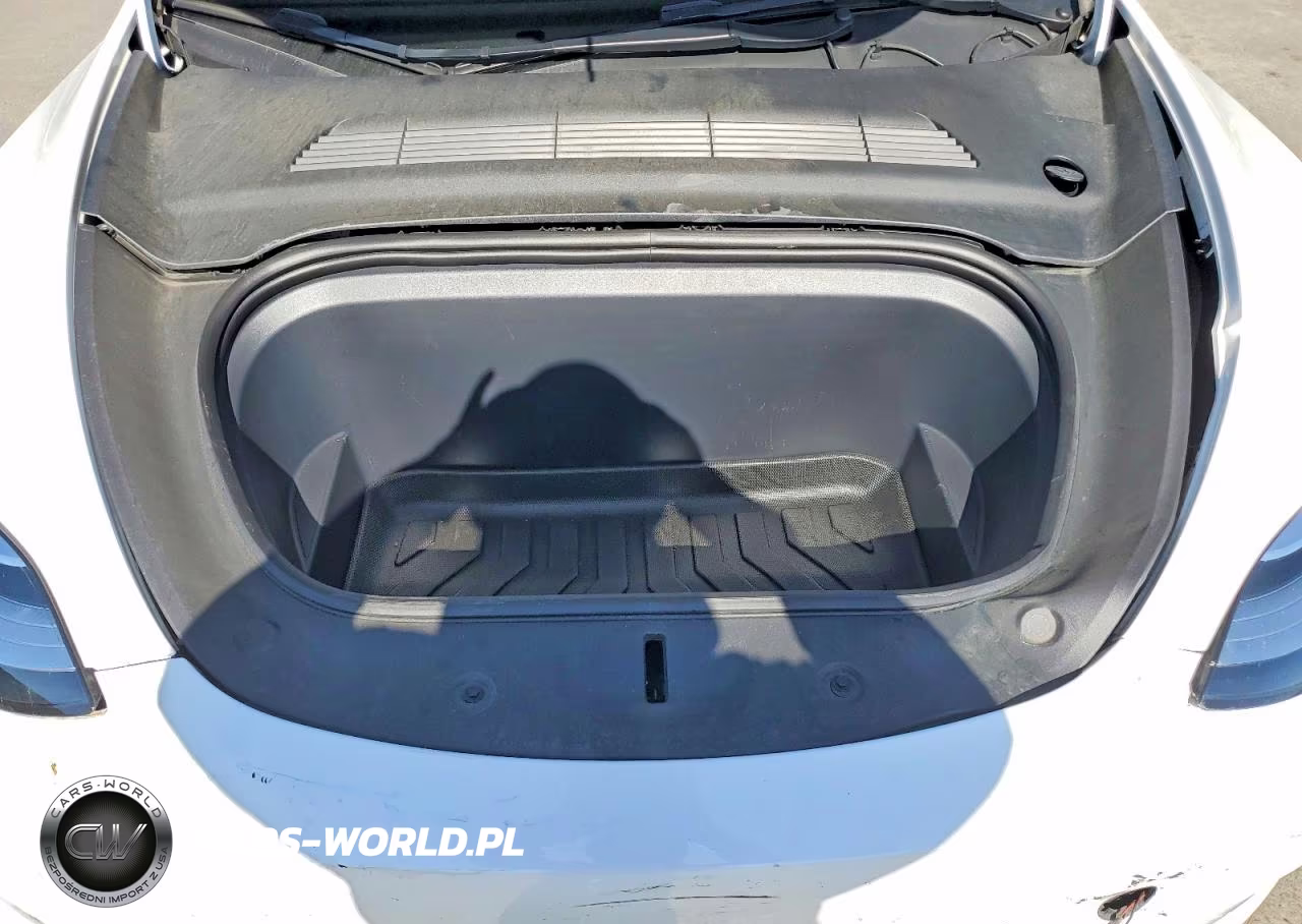 2023 Tesla Model Y VIN:7SAYGDEE0PF584912 - 11