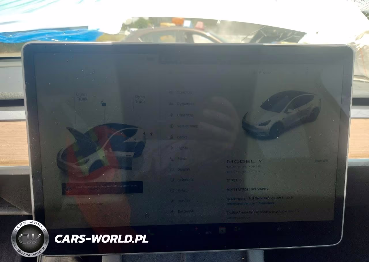 2023 Tesla Model Y VIN:7SAYGDEE0PF584912 - 9