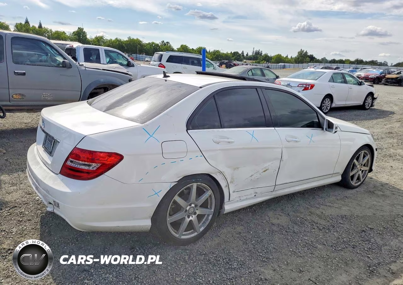 2014 Mercedes-Benz C 250 Luxury-Sport VIN:WDDGF4HB9EG255163 - 3