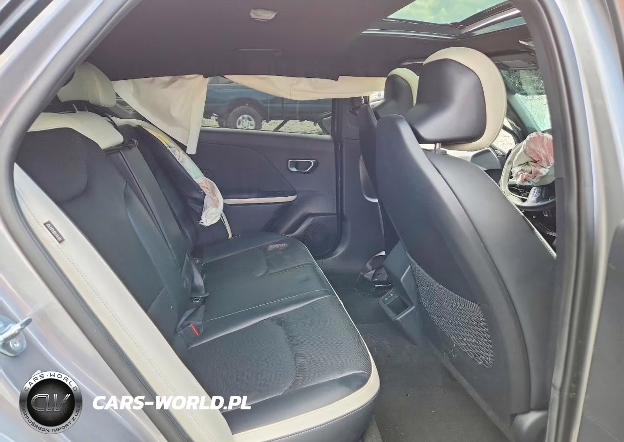 2025 Kia K4 Gt Line VIN:3KPFW4DE6SE074653 - 10