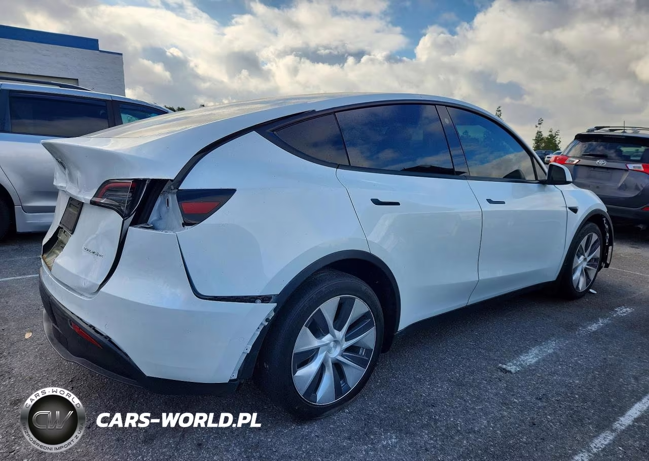 2021 Tesla Model Y VIN:5YJYGDEE2MF086476 - 3