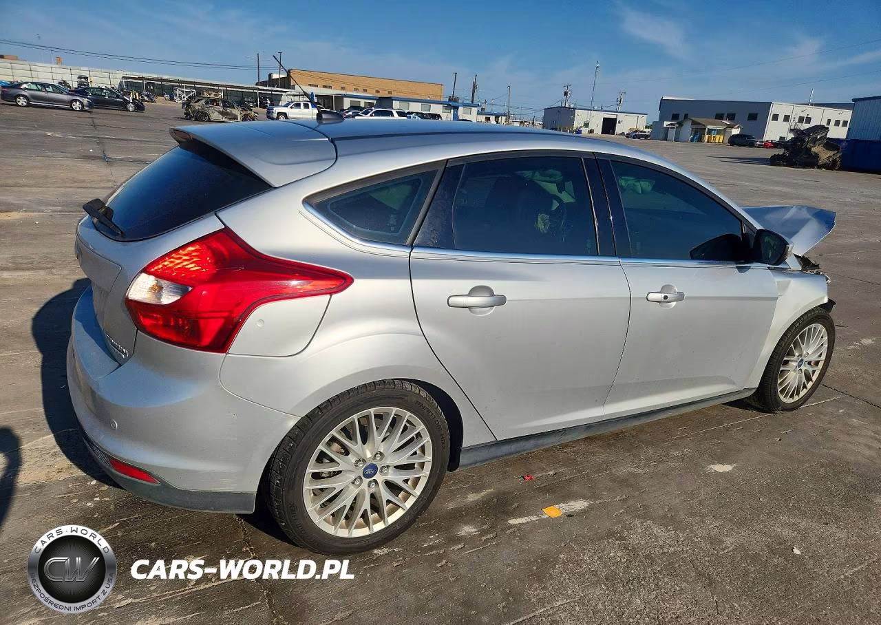 2014 Ford Focus Titanium VIN:1FADP3N24EL196741 - 3