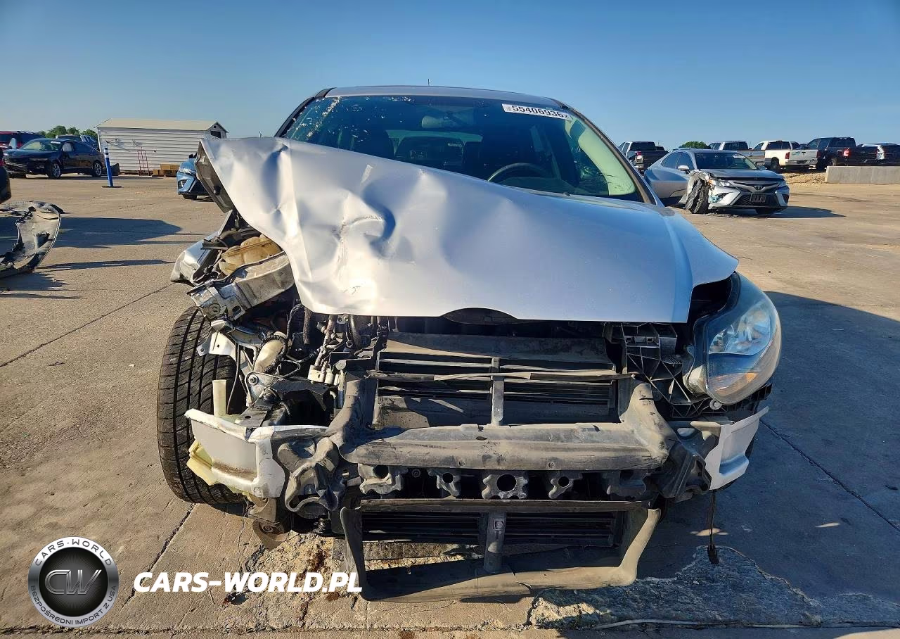2014 Ford Focus Titanium VIN:1FADP3N24EL196741 - 5