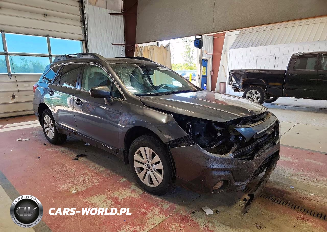 2018 Subaru Outback 2.5I Premium VIN:4S4BSACC7J3334181 - 4