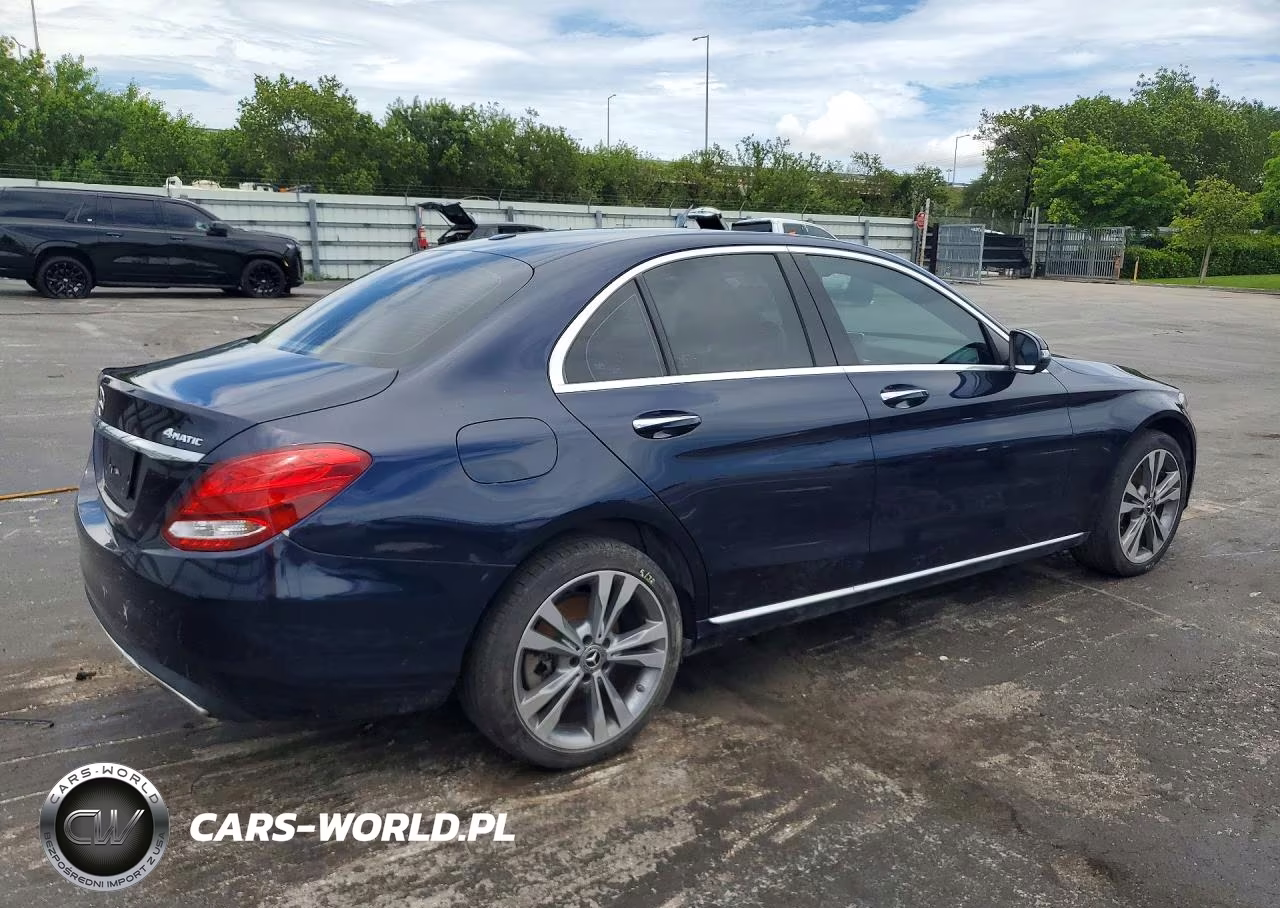 2018 Mercedes-Benz C 300 4Matic VIN:55SWF4KB8JU242678 - 3