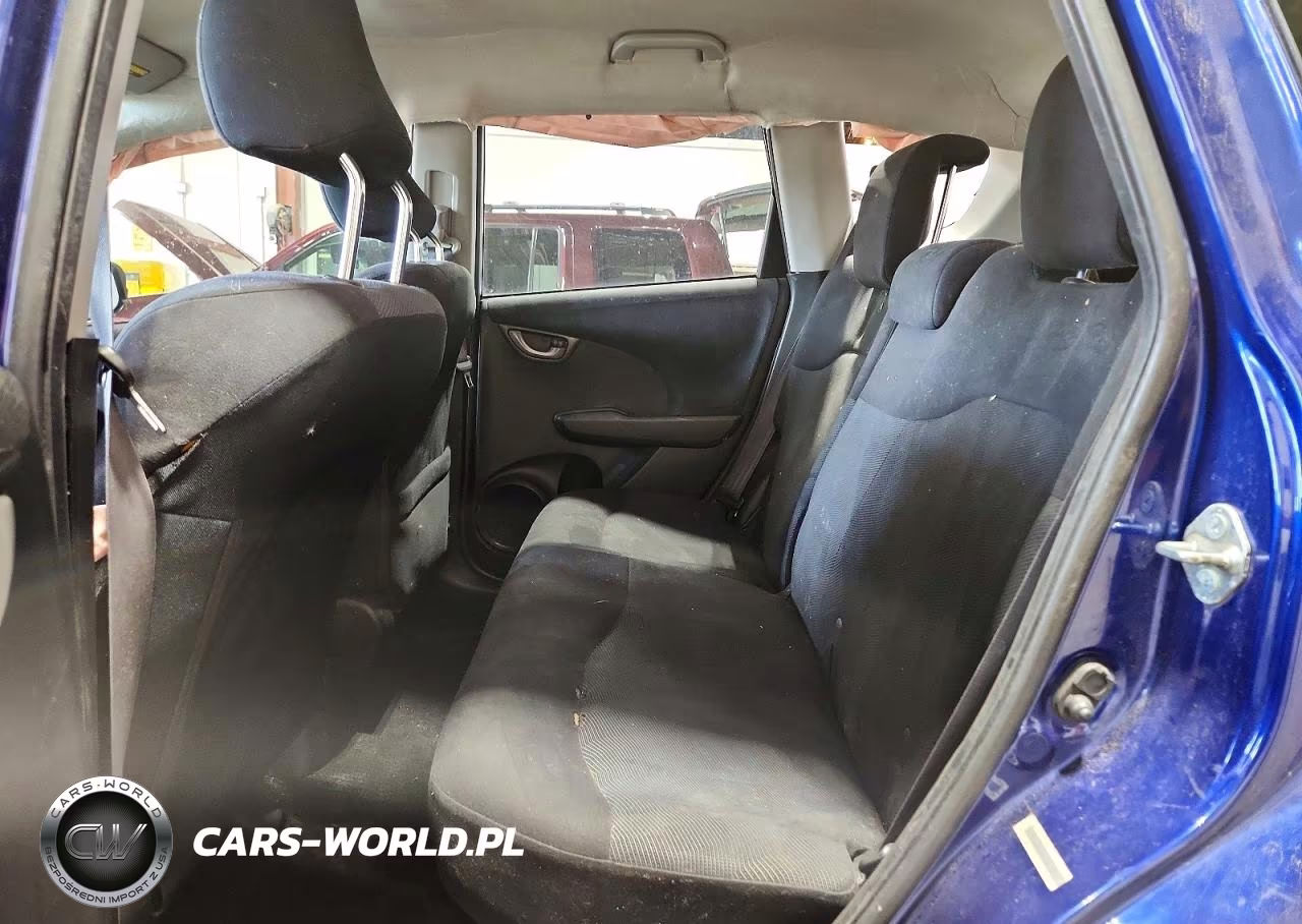 2011 Honda Fit VIN:JHMGE8H58BC013710 - 11