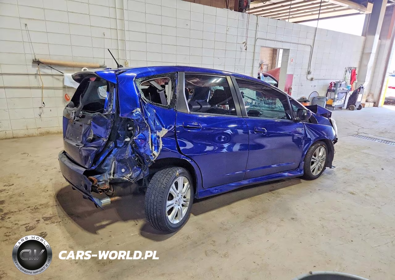 2011 Honda Fit VIN:JHMGE8H58BC013710 - 3