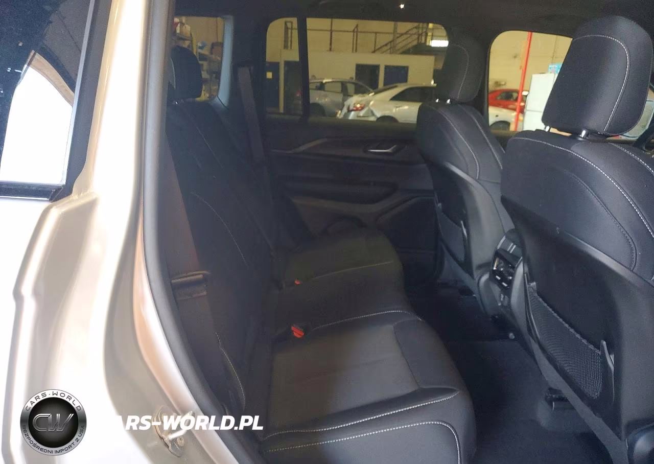 2025 Jeep Grand Cherokee Laredo VIN:1C4RJHAG5SC353432 - 11