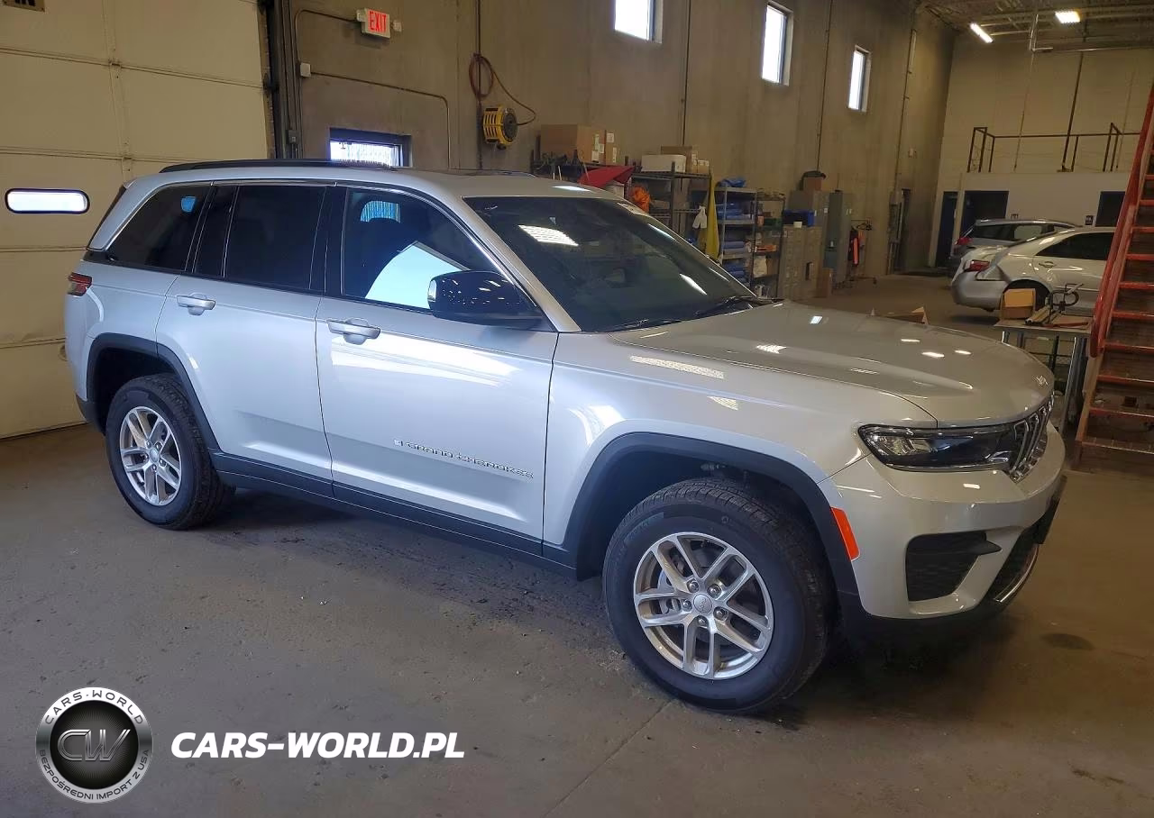 2025 Jeep Grand Cherokee Laredo VIN:1C4RJHAG5SC353432 - 4