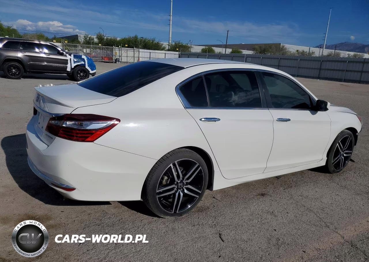 2017 Honda Accord Sport VIN:1HGCR2F5XHA300041 - 3