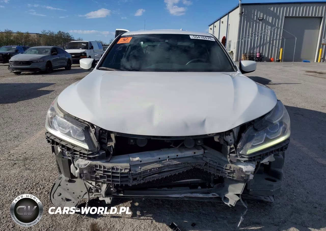 2017 Honda Accord Sport VIN:1HGCR2F5XHA300041 - 5