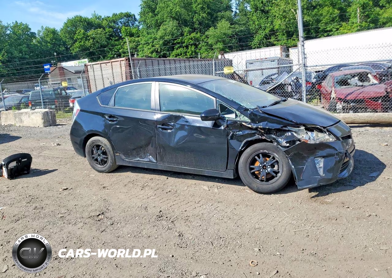 2014 Toyota Prius Two VIN:JTDKN3DU6E0381241 - 4
