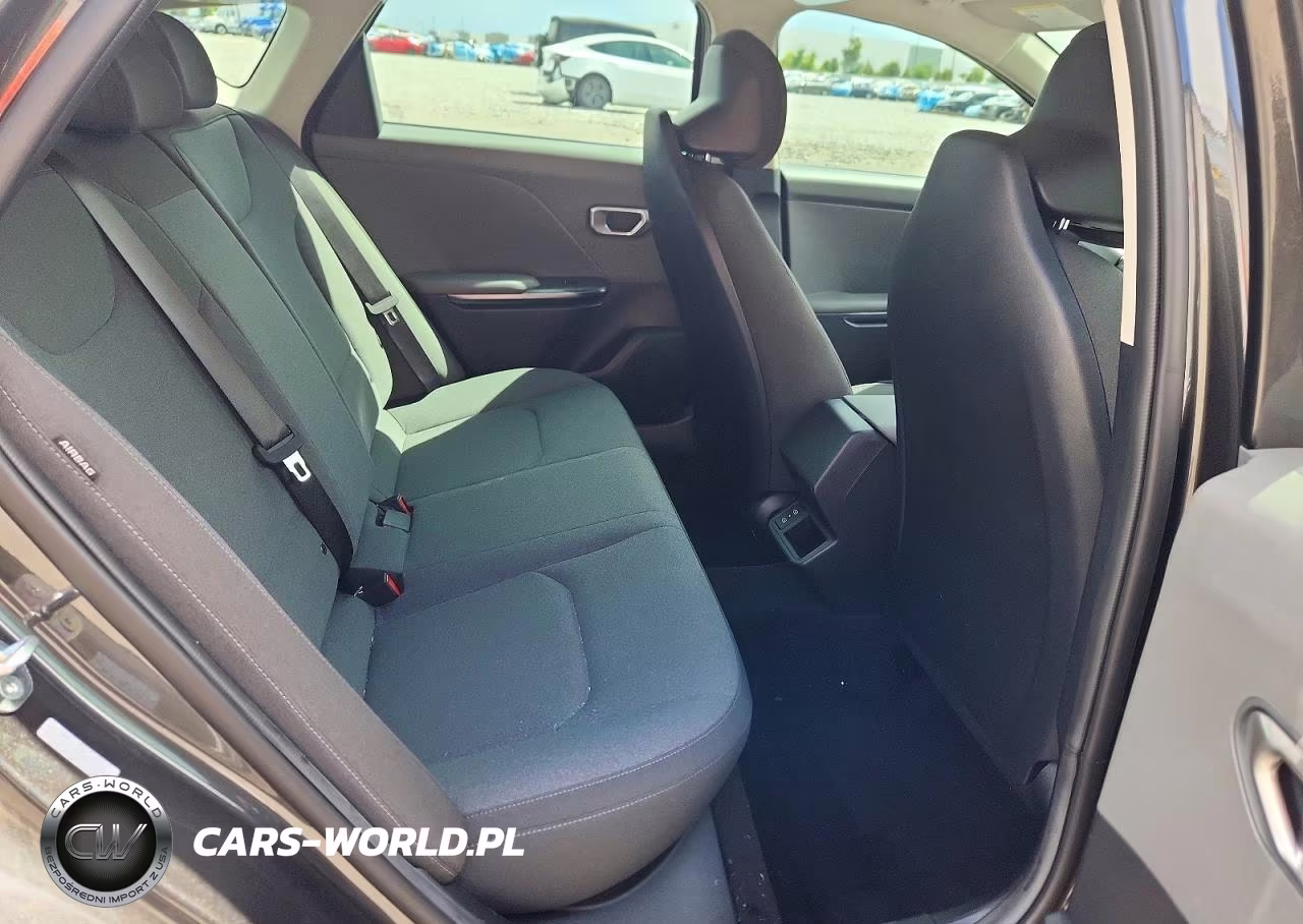 2025 Kia K4 Lxs VIN:3KPFT4DE5SE084034 - 10
