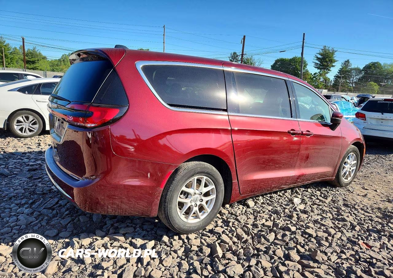 2023 Chrysler Pacifica Touring L VIN:2C4RC1BG9PR505470 - 3