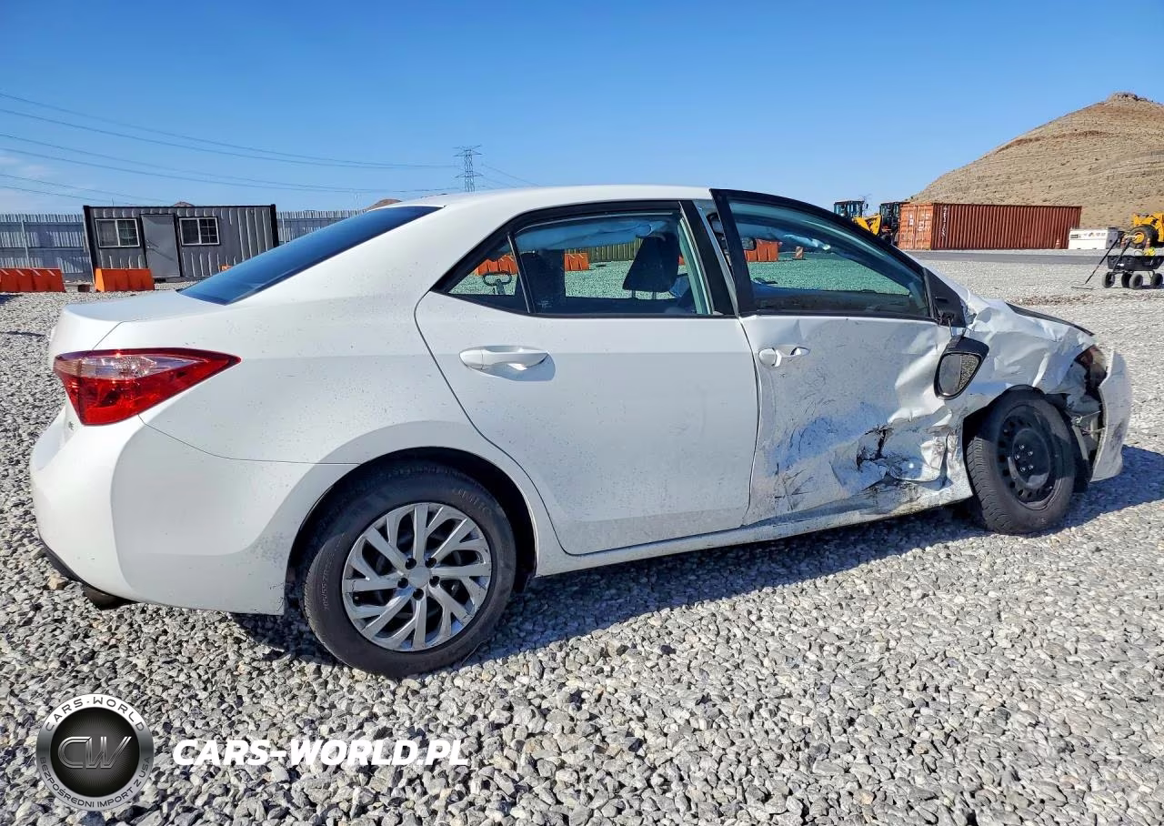2018 Toyota Corolla Le VIN:2T1BURHE6JC068389 - 3