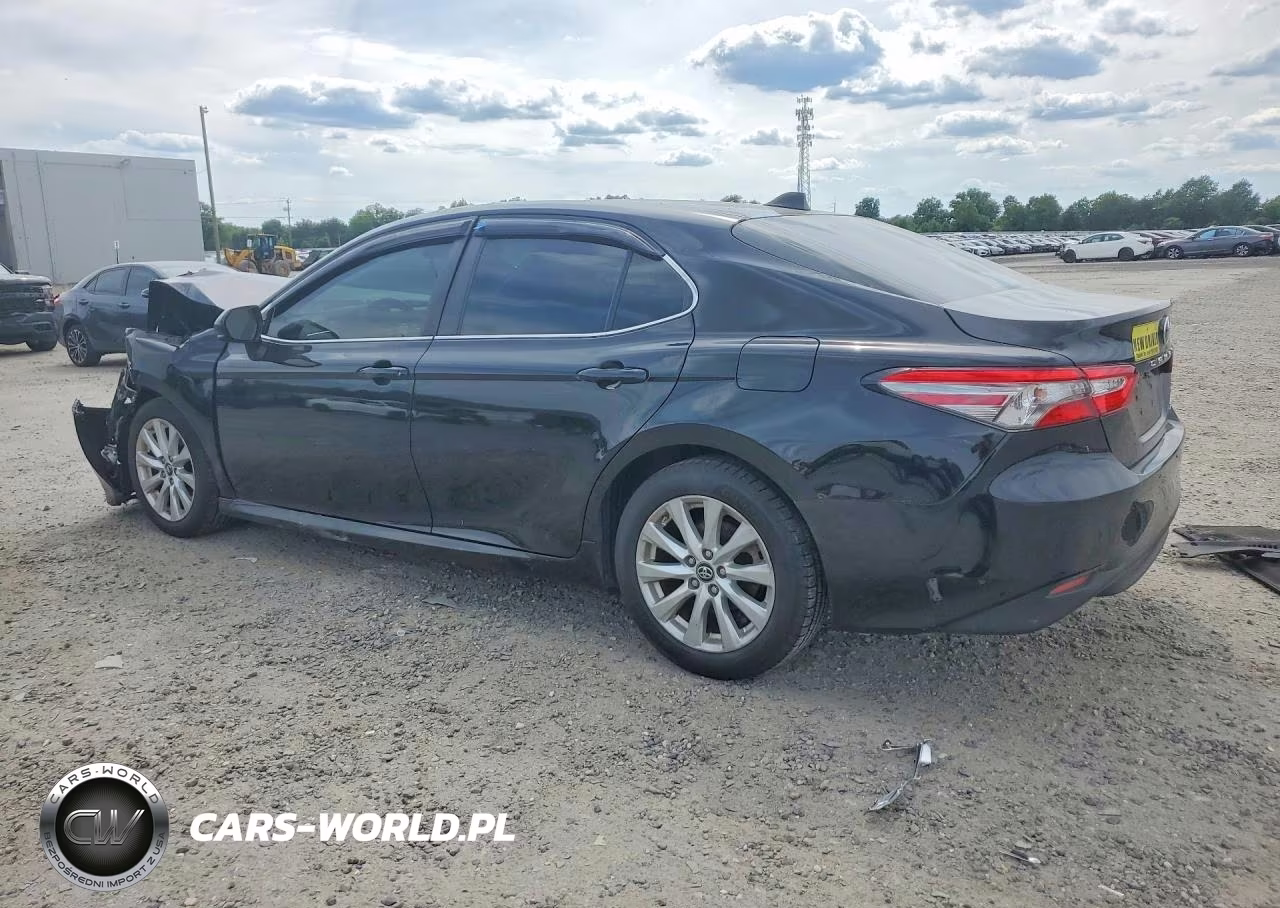2018 Toyota Camry Le VIN:4T1B11HK1JU091304 - 2
