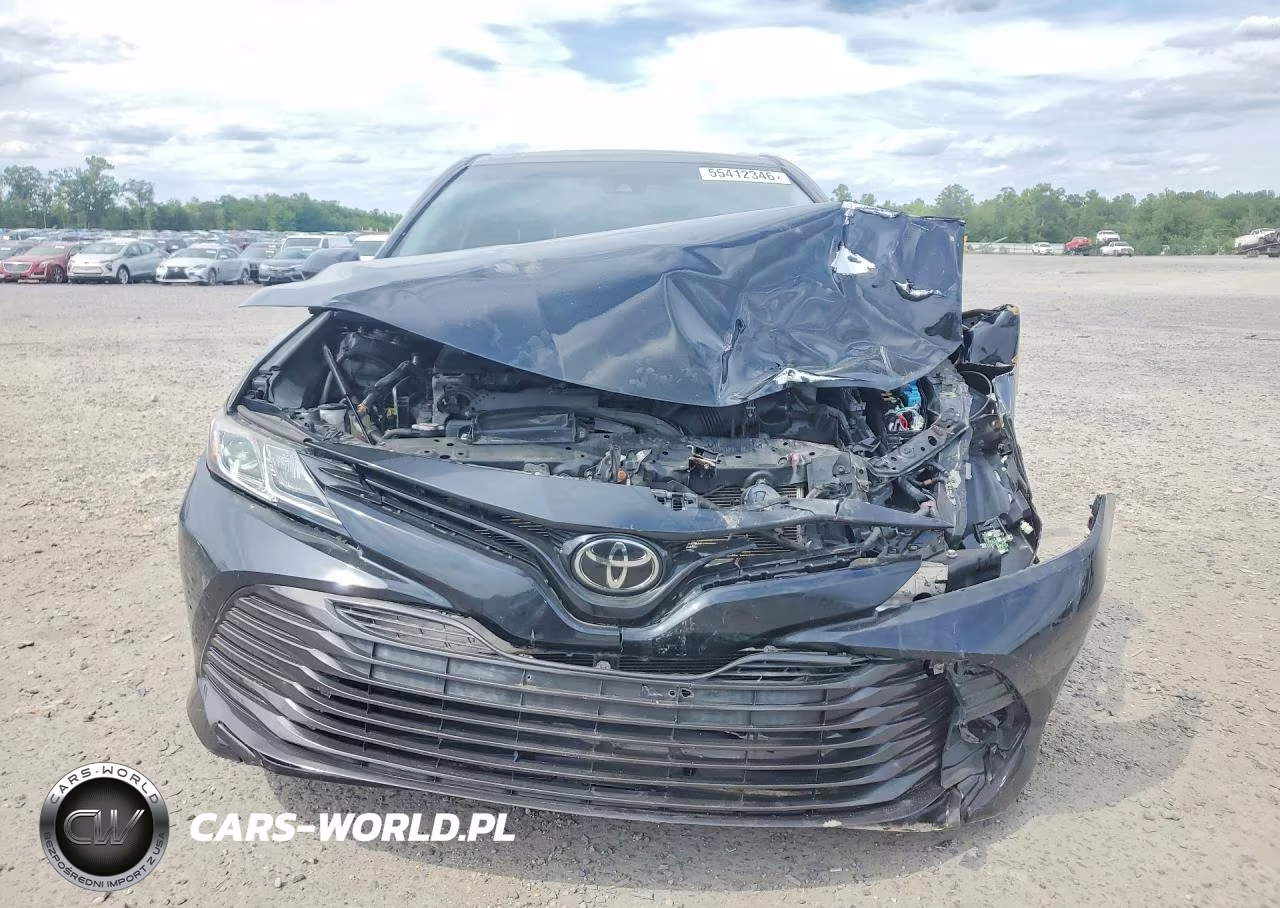 2018 Toyota Camry Le VIN:4T1B11HK1JU091304 - 5