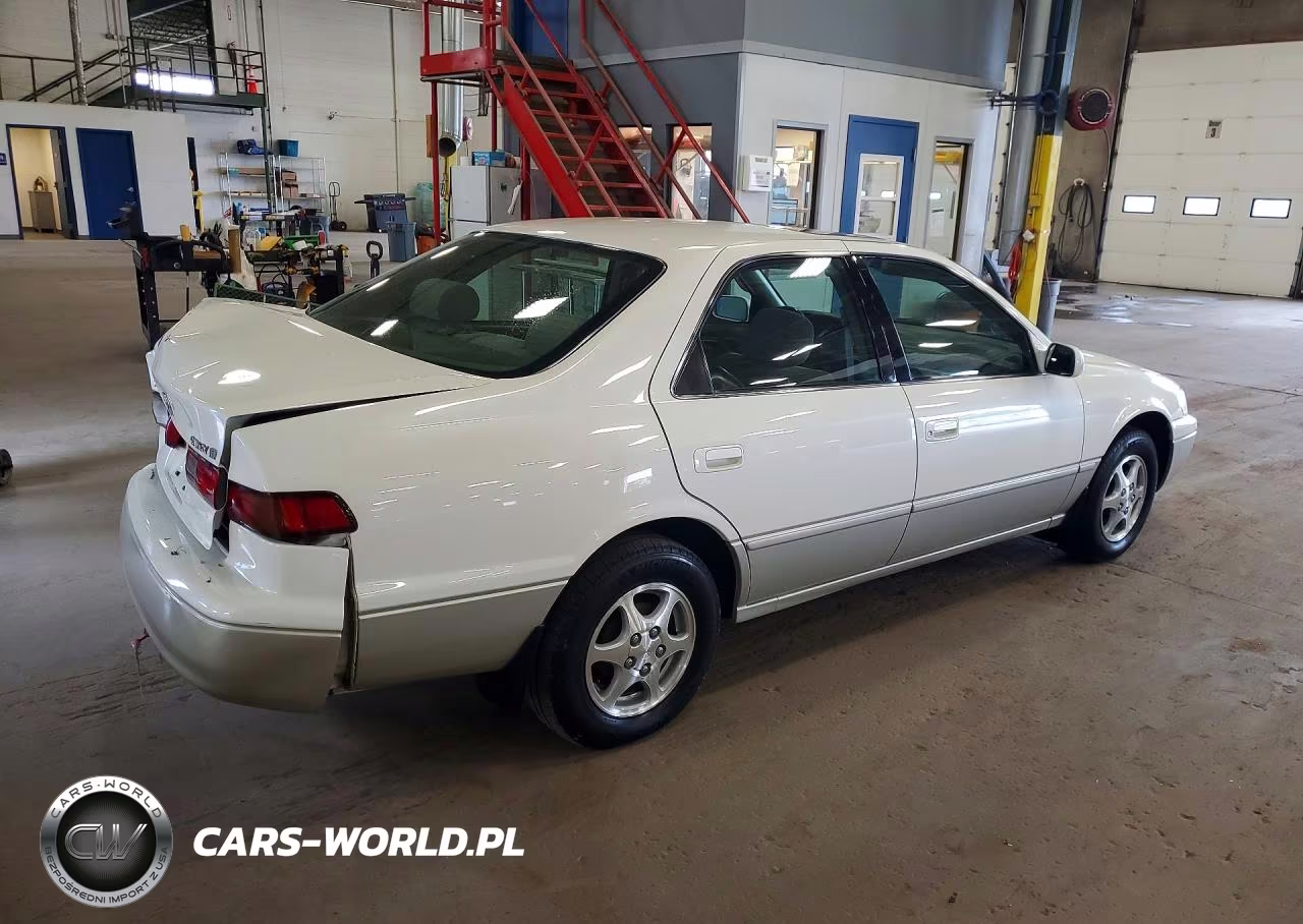 1999 Toyota Camry Le VIN:JT2BG22KXX0351418 - 3