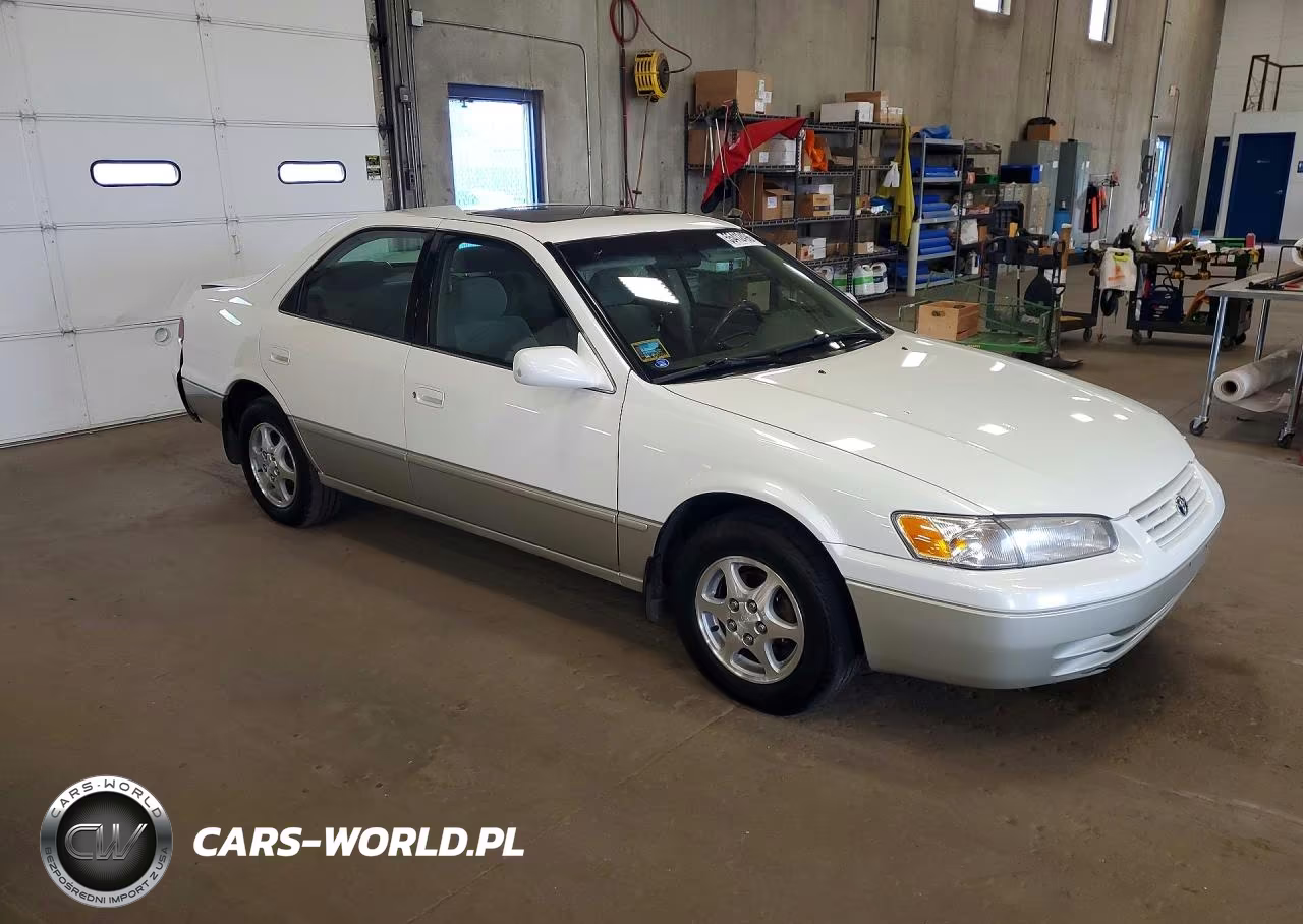1999 Toyota Camry Le VIN:JT2BG22KXX0351418 - 4