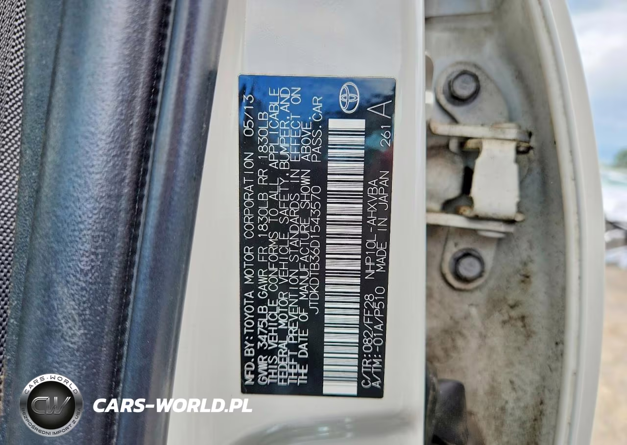 2013 Toyota Prius C Two VIN:JTDKDTB36D1543570 - 13