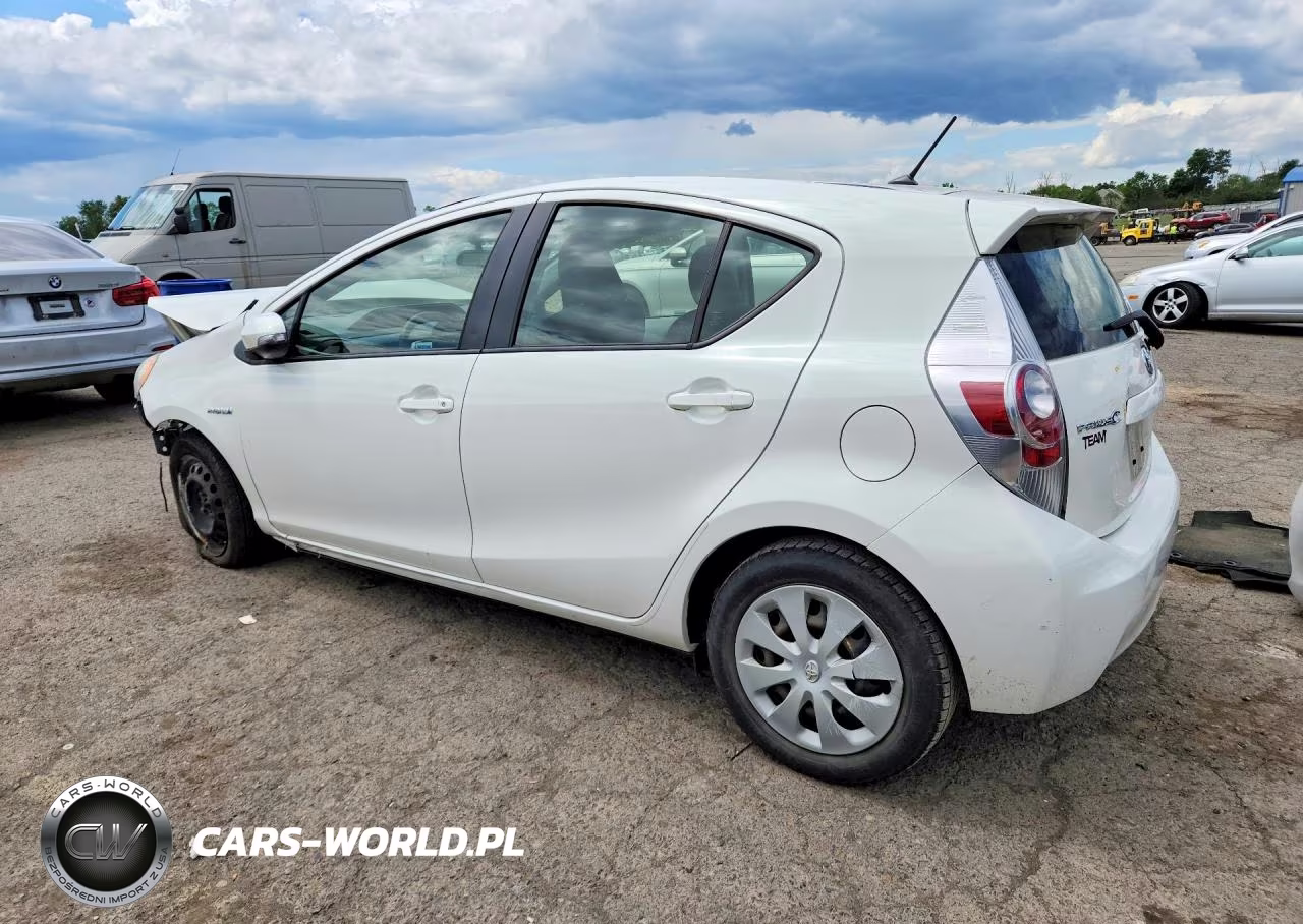 2013 Toyota Prius C Two VIN:JTDKDTB36D1543570 - 2