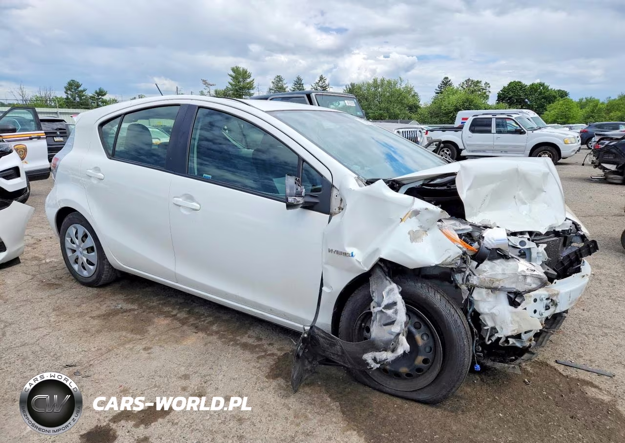 2013 Toyota Prius C Two VIN:JTDKDTB36D1543570 - 4