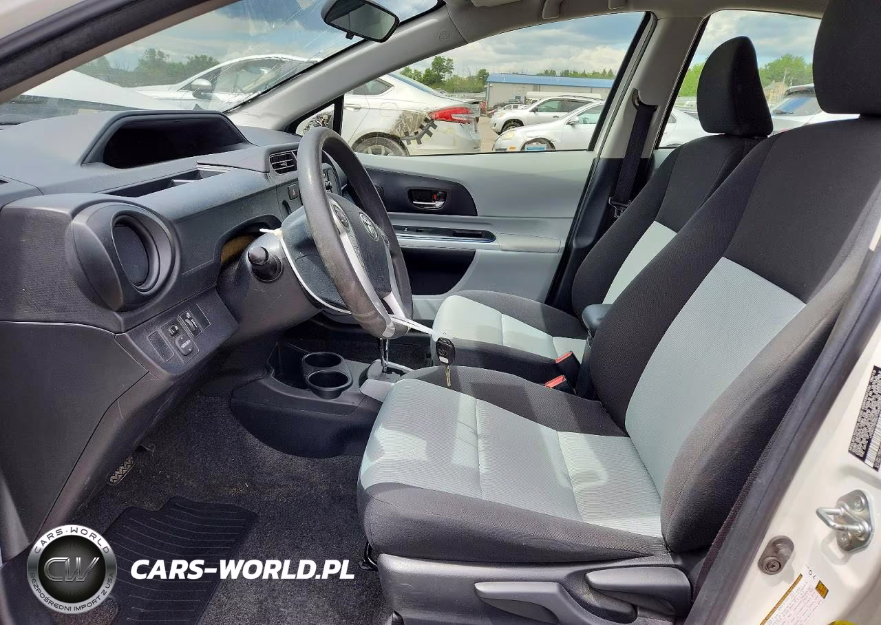 2013 Toyota Prius C Two VIN:JTDKDTB36D1543570 - 7