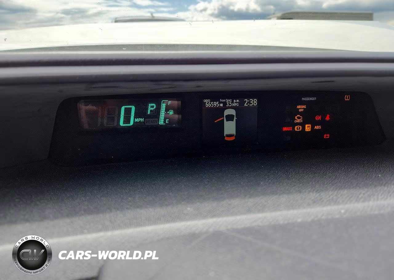 2013 Toyota Prius C Two VIN:JTDKDTB36D1543570 - 9