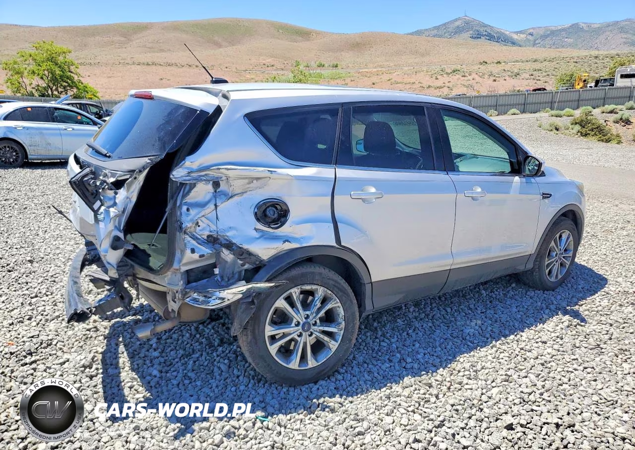 2017 Ford Escape Se VIN:1FMCU9G97HUB16399 - 3
