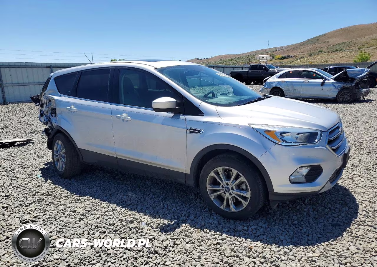 2017 Ford Escape Se VIN:1FMCU9G97HUB16399 - 4