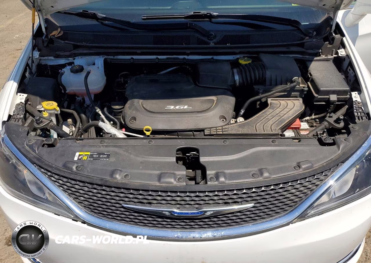 2018 Chrysler Pacifica Touring L VIN:2C4RC1BG9JR352287 - 12
